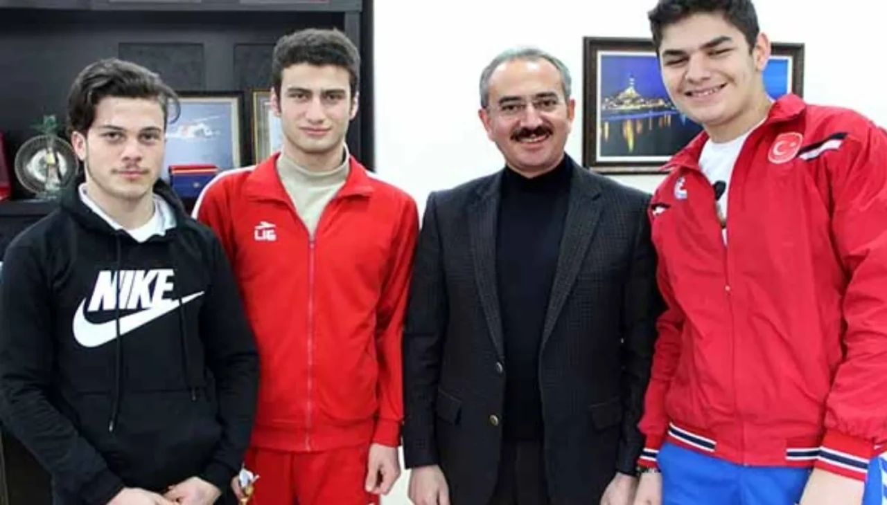 Başkan Hüseyin Dündar, Mili Sporcuları Ödüllendirdi