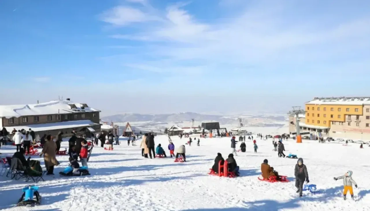 Akdağ Kayak Merkezi’nde Sezon Coşkuyla Başladı