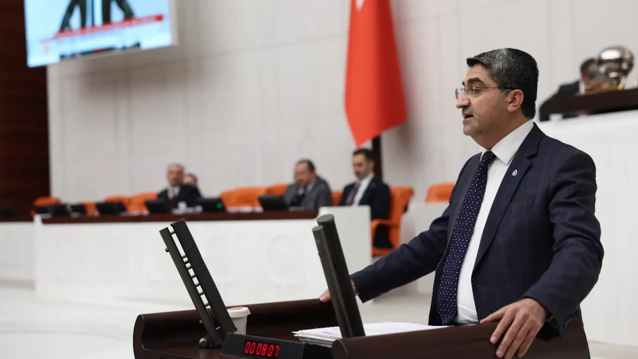 Ekmen: Gazetecilerin tutuklanması birçok açıdan vahim