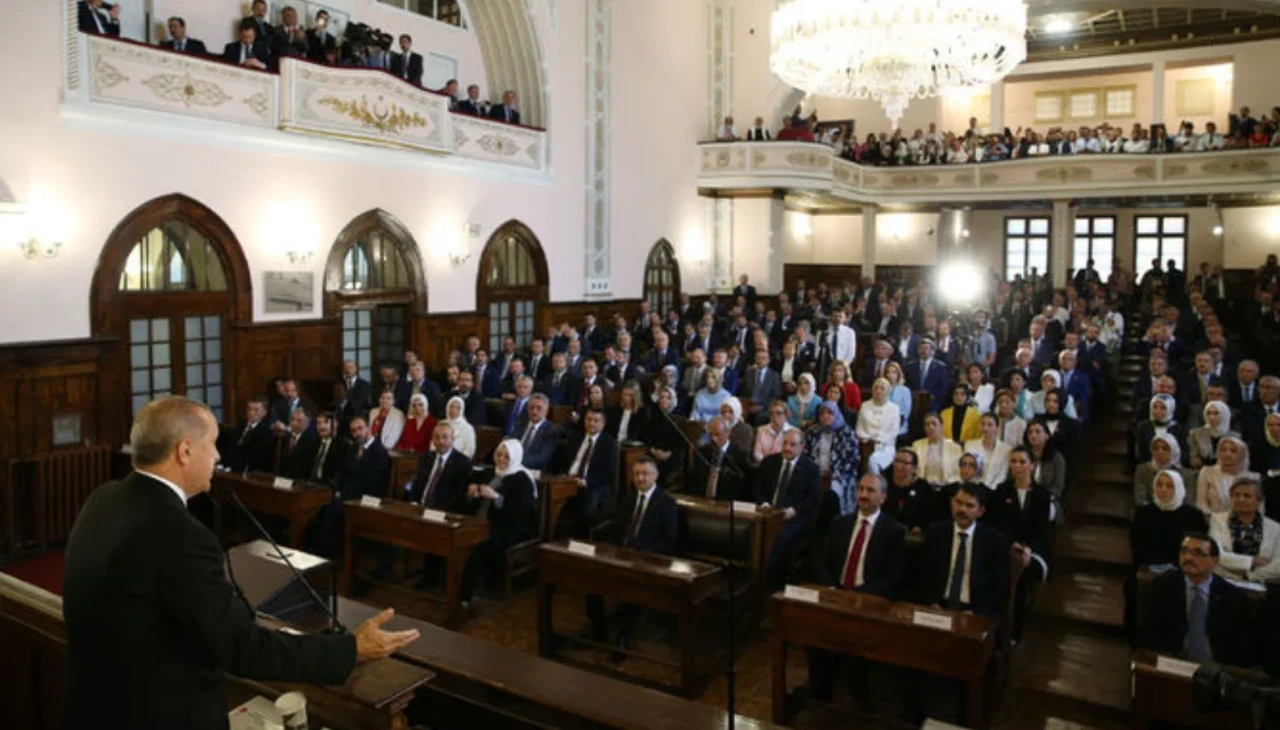 Erdoğan İlk Toplantıyı Eski Mecliste Yaptı