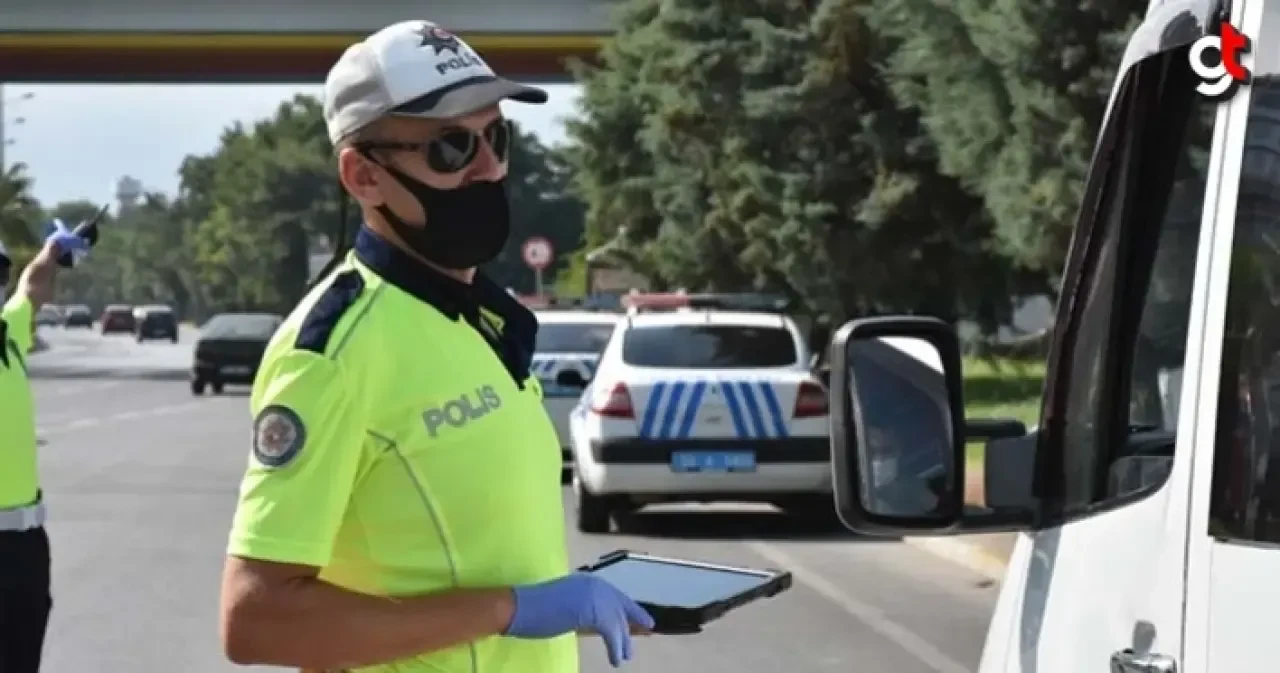 Samsun'da polis ekipleri, otobüs ve minibüslerde korona virüs denetimi yapıldı