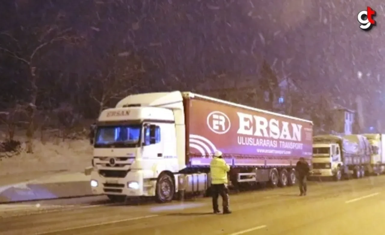 Samsun'da yoğun kar yağışı ulaşımda aksamalara neden oldu