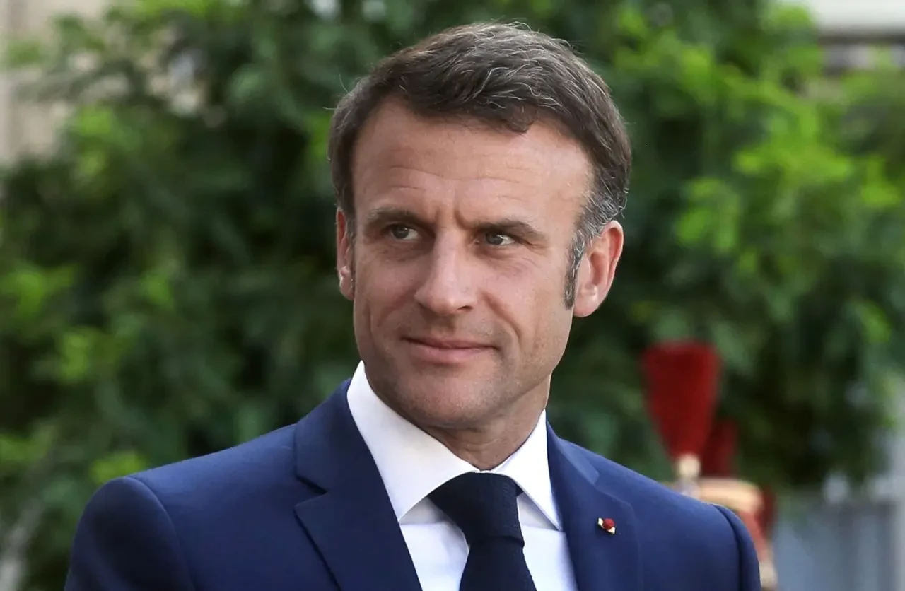 Emmanuel Macron, ABD Başkanı Donald Trump Tokalaşması