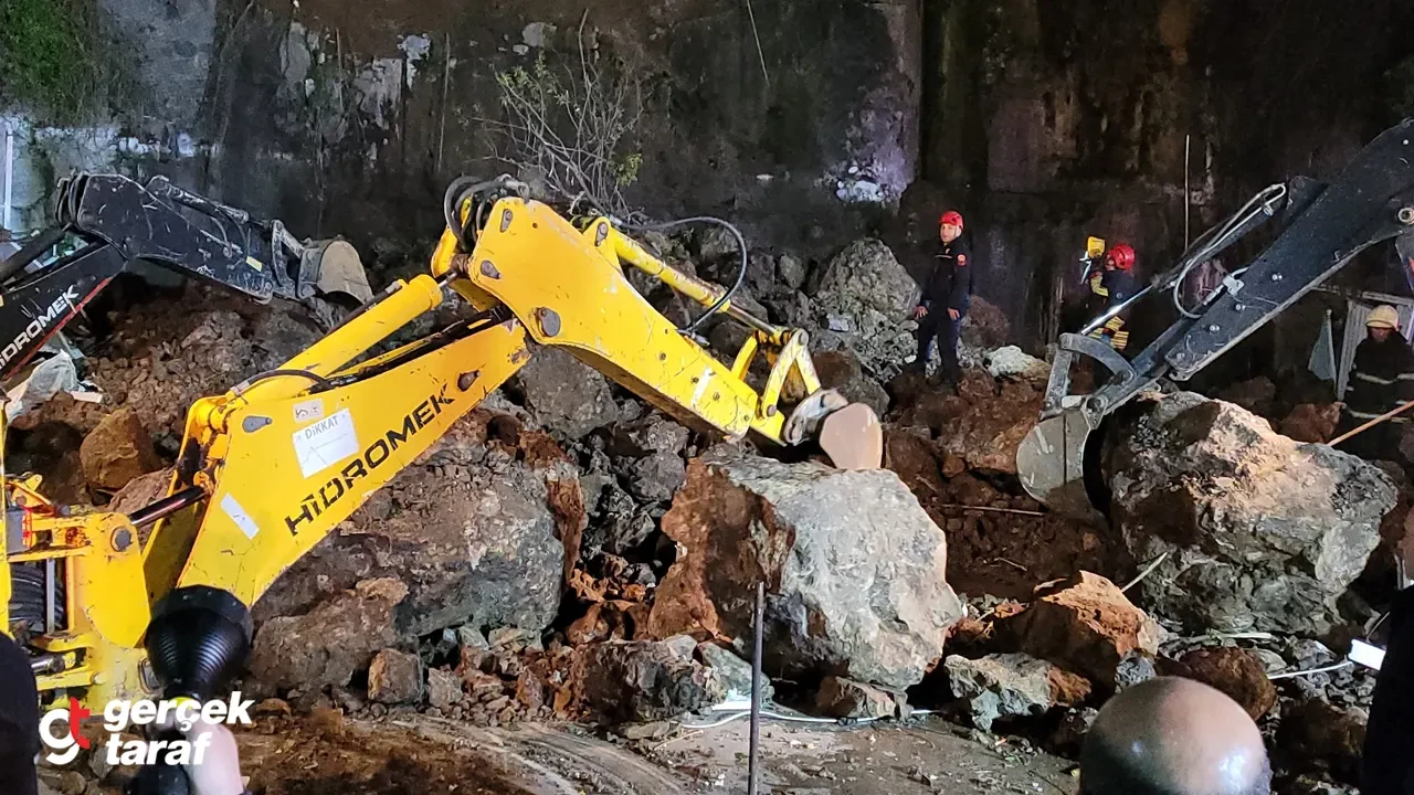 Samsun Canik Lovelet Avm Bölgesinde Akaryakıt İstasyonunda Dev Kayalar Koptu, Heyelanda 3 Kişi Kaldı