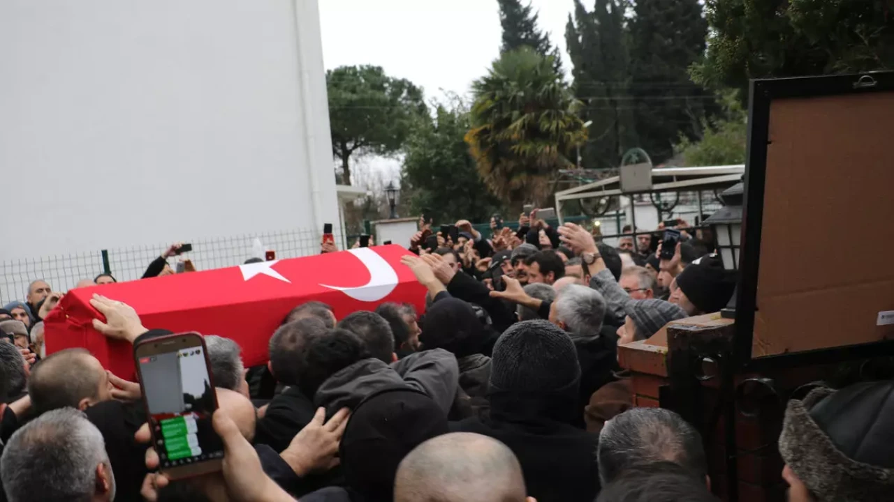Ozan Arif Sevenleri Evinin Önüne Geldi