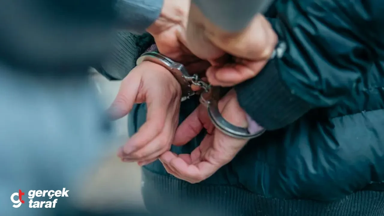 Komşusunu Silahla Tehdit Etti, Evinden Cephanelik Çıktı