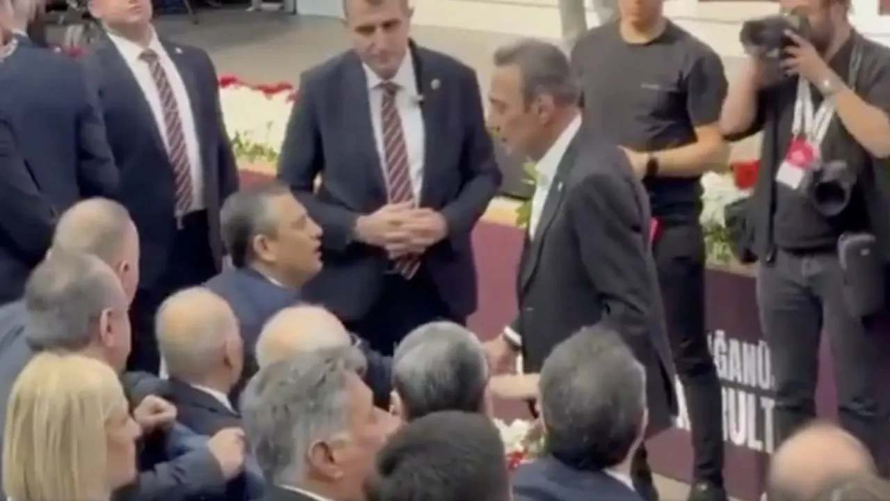 CHP’de Adaylık Başvurusu İçin Gecikme Yaşayan Berhan Şimşek'ten Özel'e Sert Yanıt!