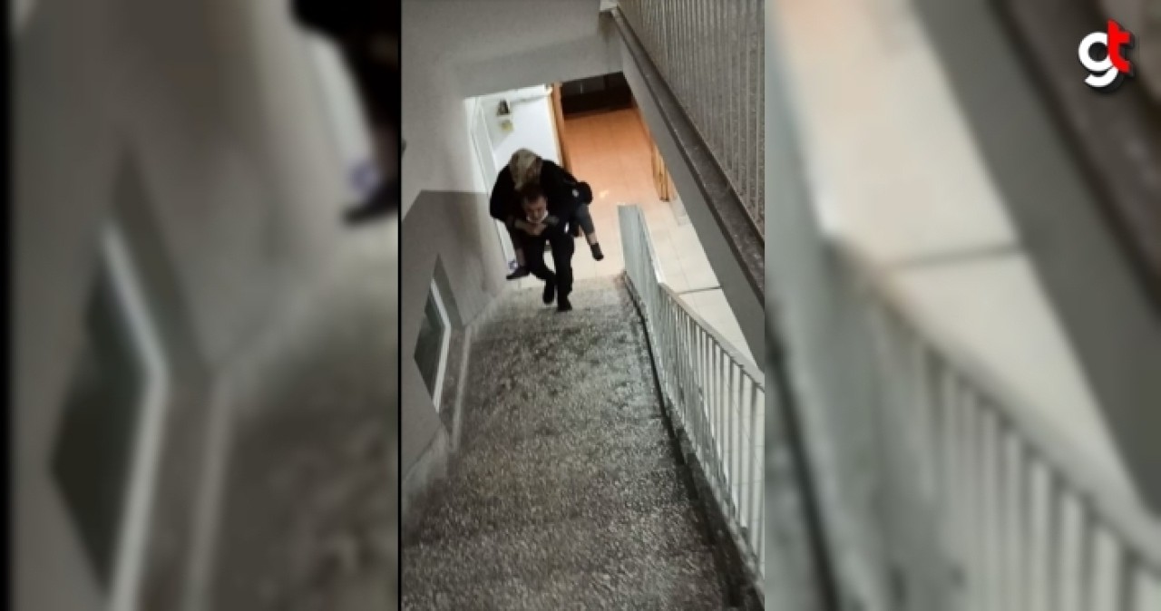 85 yaşındaki hastayı sırtında taşıyan polis memuru: &#039;Bir Türk genci olarak hepimizin yapacağı davranış&#039;