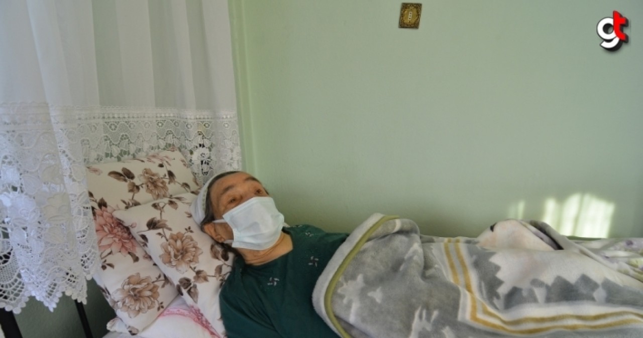Polis memurunun sırtında taşıdığı nine: &#039;Allah, bir değil bin kez razı olsun&#039;