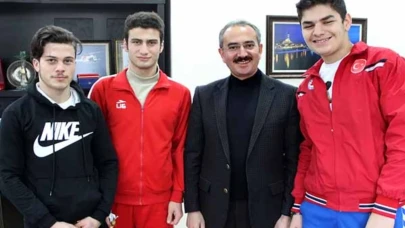 Başkan Hüseyin Dündar, Mili Sporcuları Ödüllendirdi