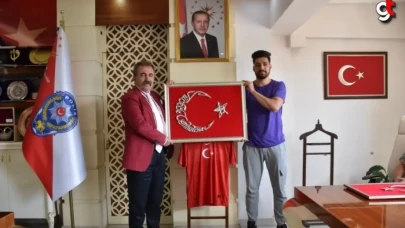 Filografi kursunu tamamlayan kursiyerlerden Karabük Emniyet Müdürü Tuğ'a ziyaret