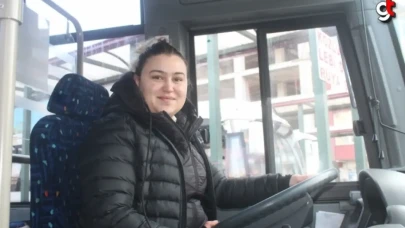 Kadın şoför direksiyon sallayarak ekmeğini kazanıyor