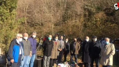 Trabzonspor Kulübünün kurul başkan ve üyeleri, Özkan Sümer'in mezarını ziyaret etti