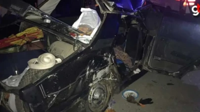 Otobüs ile çarpışan araç pert oldu, 5 yaralı