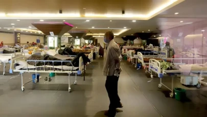 Hindistan'da Kertenkele Zehriyle Zehirlenen 65 Öğrenci Hastaneye Sevk Edildi