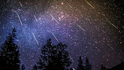 NASA'dan Açıklama: Lir Meteor Yağmuru Görülmeye Başlandı!