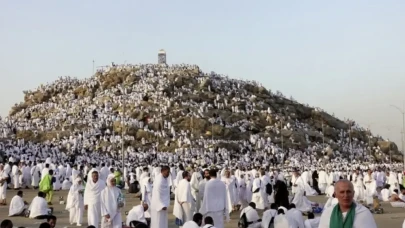 Hacı adayları Arafat'ta