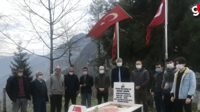 Giresun'da lise öğretmen ve öğrencileri şehit mezarını ziyaret etti
