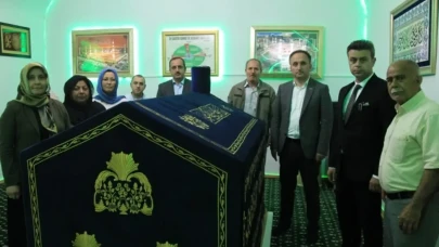 Seyyid Kutbiddin'in sanduka örtüsü yenilendi
