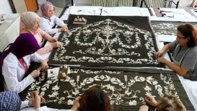 Osman Gazi Türbesi'nin sanduka örtüsü yeniden hayat buluyor
