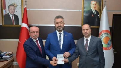 Topaloğlu çiçeklerden elde edilen geliri bağışladı