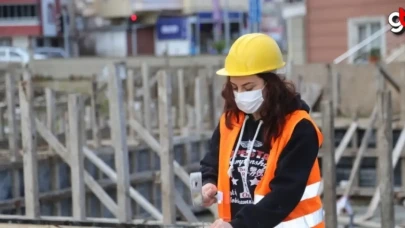 İnşaat işçisi Gül Öztürk, erkek meslektaşlarına taş çıkartıyor