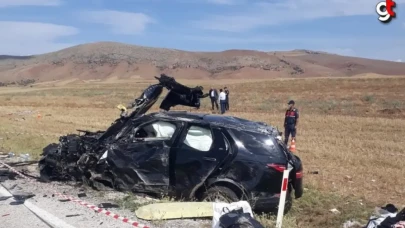 Çorum'da 2 otomobilin çarpışması sonucu 1 kişi öldü, 9 kişi yaralandı