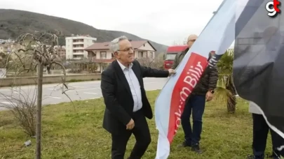 Adem Bektaş'ın seçim afiş ve pankartları kesildi