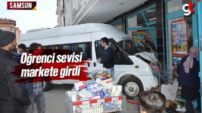 Samsun'da Öğrenci Taşıyan Minibüs Markete Girdi