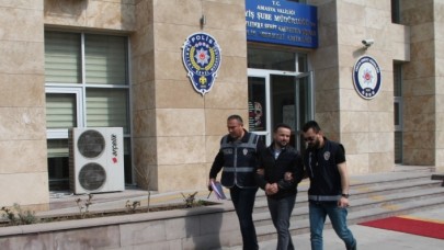 Cezaevi firarisi namazda polislerin önünde saf tutunca yakalandı