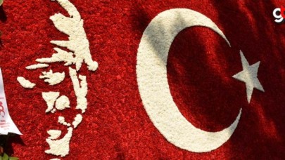 50 Bin karanfille Atatürk ve Türk Bayrağı yaptılar