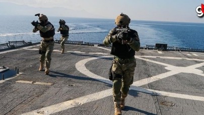 Amfibi deniz piyadeleri Timsahlar&#039;ın nefes kesen eğitimi