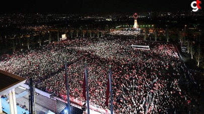 Külliye'de binlerce vatandaş toplandı