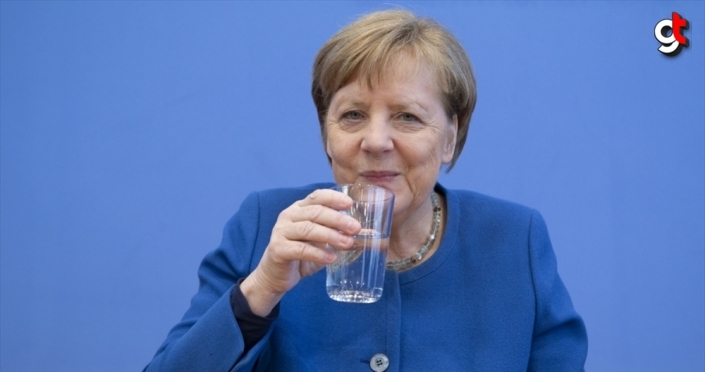 Almanya Başbakanı Merkel'e yapılan Kovid-19 testi negatif çıktı