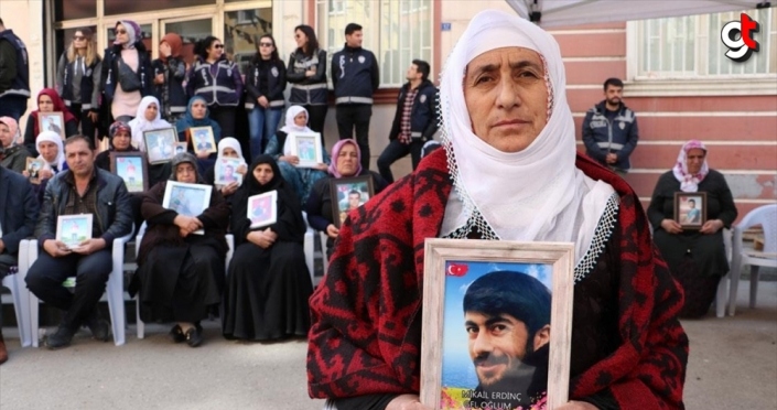 Diyarbakır annesi Erdinç: İnşallah dağdaki herkes beni duyar ve gelip devletine teslim olur