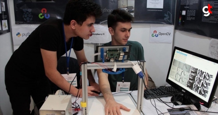 Lise öğrencileri damar yolu bulmayı kolaylaştıran cihaz geliştirdi