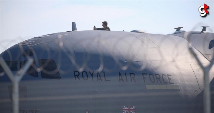 İngiliz askeri uçağı sağlık ekipmanlarını almak için İstanbul'a geldi