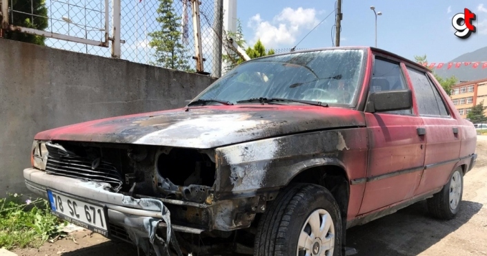 Karabük'te seyir halindeki otomobil yandı