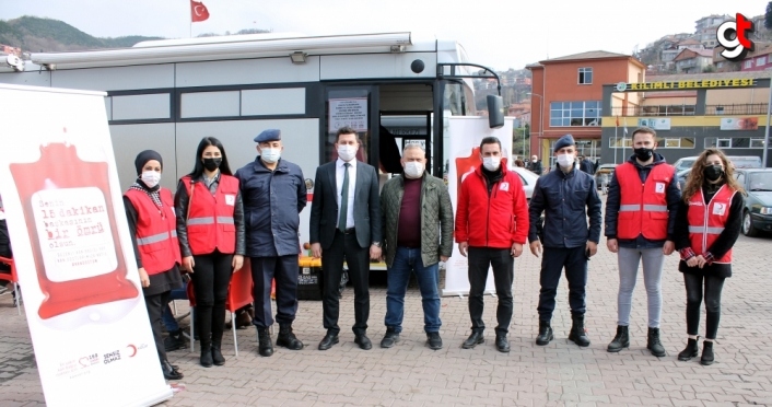 Zonguldak'ta askerler kan bağışında bulundu
