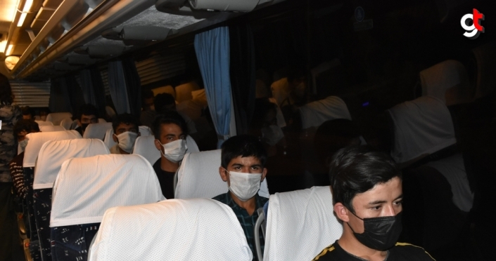 Samsun'da otobüste yurda yasa dışı yollarla giren 25 Afgan yakalandı