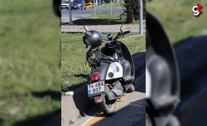 Bolu'da kırmızı ışıkta bekleyen araca çarpan motosiklet sürücüsü yaralandı