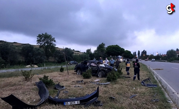 Samsun'da hafif ticari araç ile otomobil çarpıştı: 1 ölü, 2 yaralı