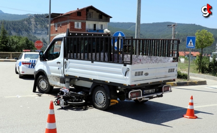 Karabük'te kamyonetle çarpışan motosikletin sürücüsü ağır yaralandı
