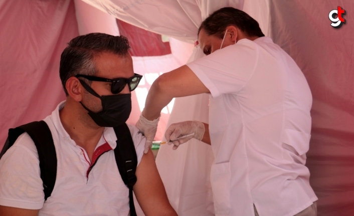Kastamonu'da mobil aşı istasyonunda randevusuz Kovid-19 aşısı uygulaması başlatıldı