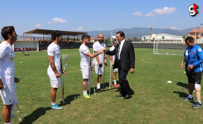Bolu Valisi Ümit, Ampute Futbol Milli Takım kampını ziyaret etti