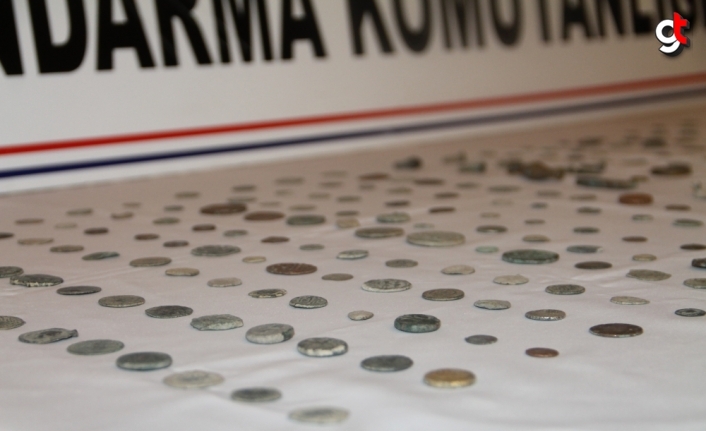 Amasya'da poşete sarılı kavanozun içinde 312 parça tarihi eser çıktı