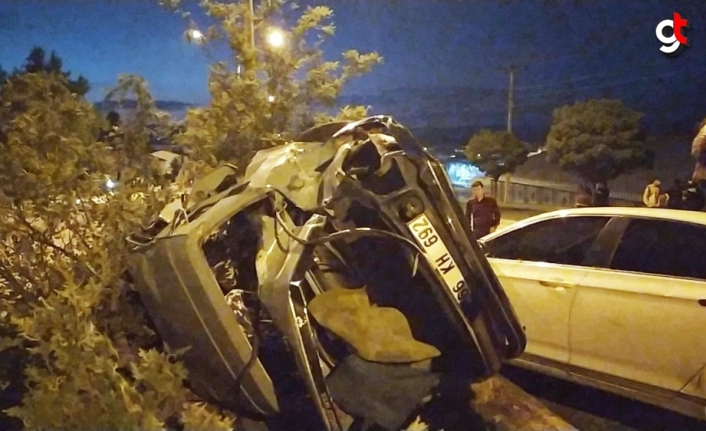 Samsun'da iki araç çarpıştı biri refüje çarptı, 1 yaralı