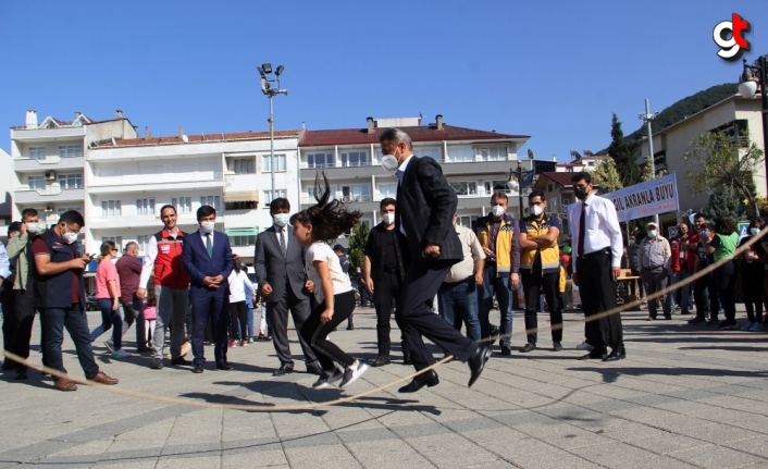 Sinop'ta afetzede çocukların yüzü oyun etkinliğiyle güldü
