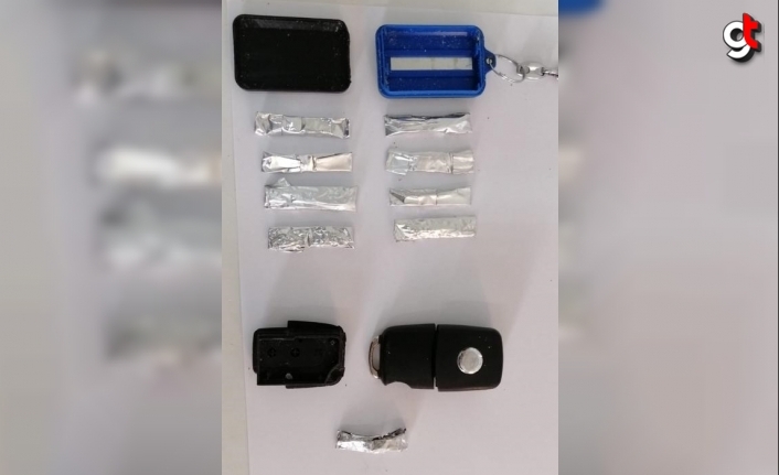 Düzce'de otomobilin anahtar kumandasında uyuşturucuyla yakalanan zanlı tutuklandı