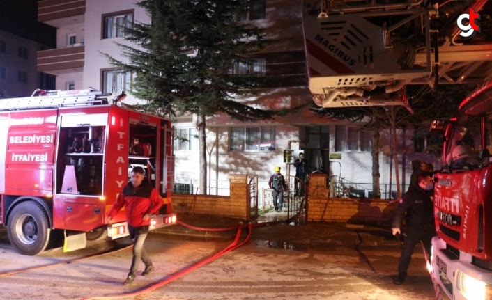 Bolu'da apartmanın depo kısmında çıkan yangında bir kişi yaralandı